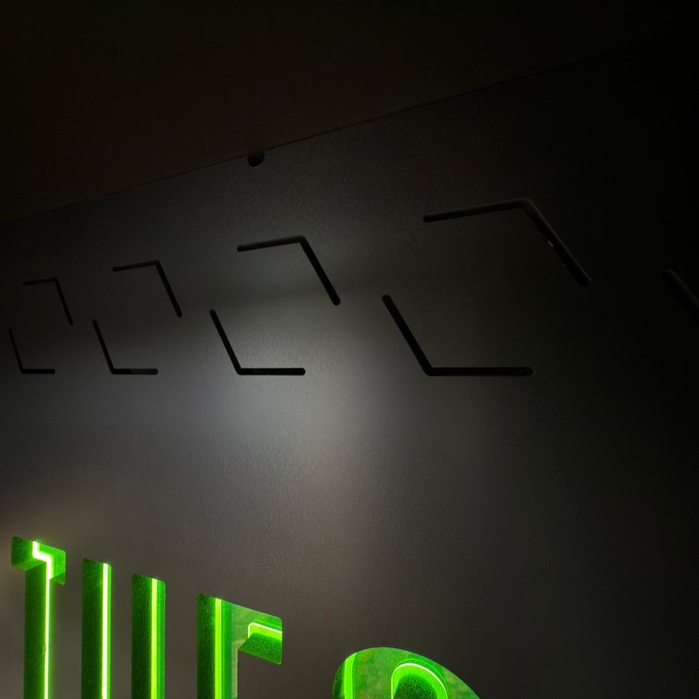 GLOW 4x2x2 PVC Reptile Habitat with Illuminated Logo